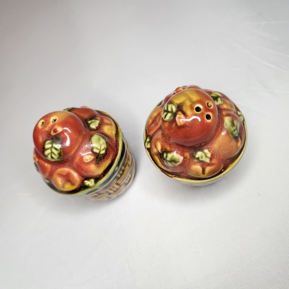 VTG Apple Salt & Pepper Basket Fall Harvest - Picture 3 of 5